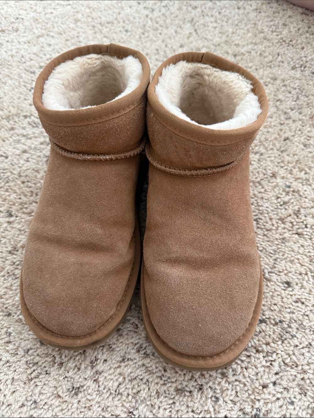 UGG Women’s Mini Chestnut Brown Shearling-Lined Ankle Booties - Picture 2 of 4